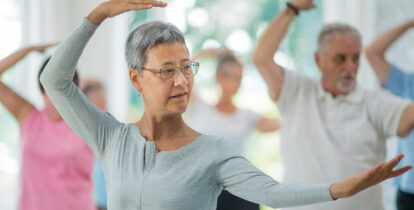 group doing tai chi movements