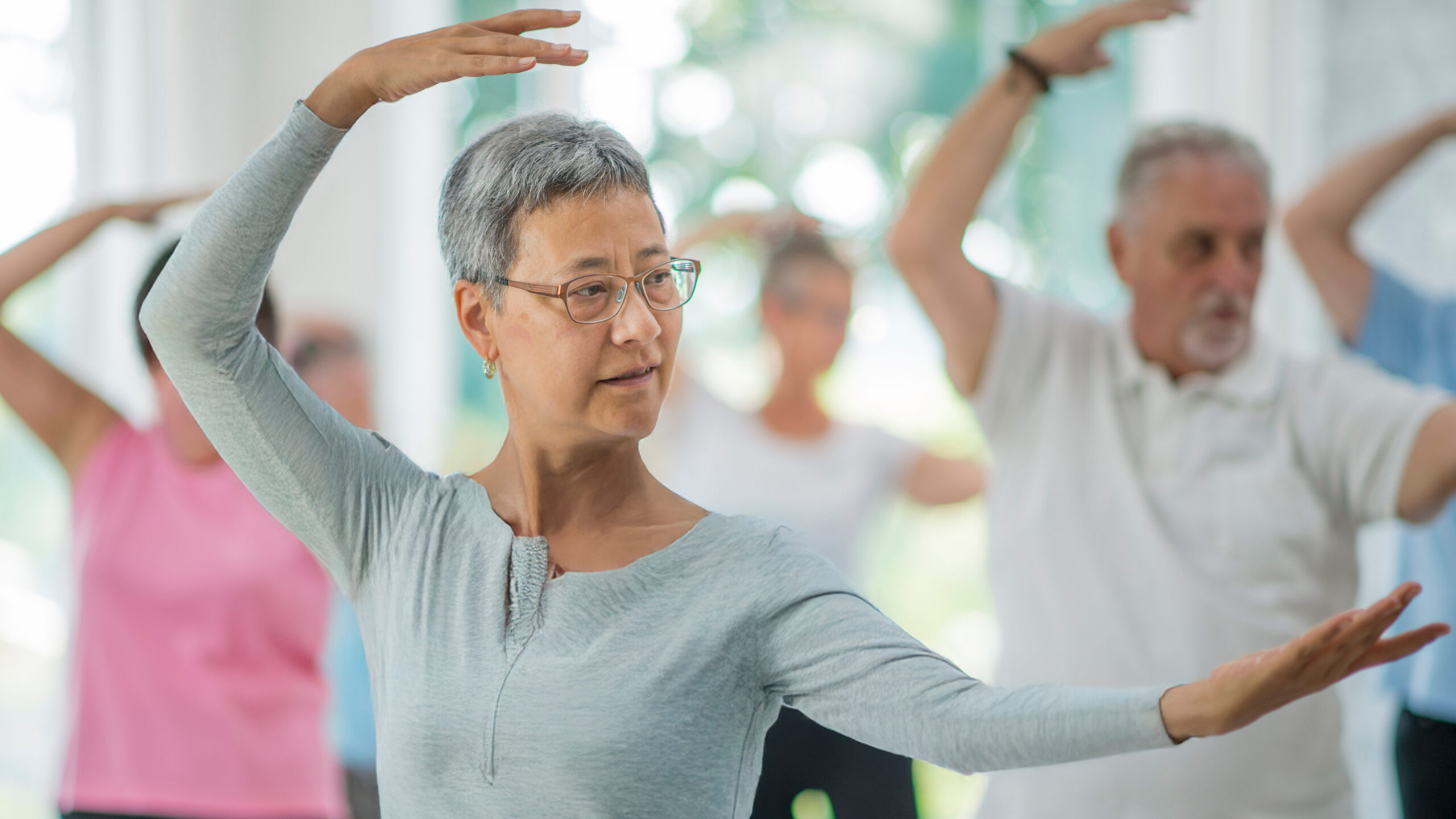 group doing tai chi movements